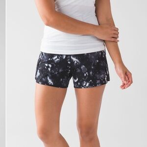 Lululemon Run Times Short 4” Inseam - Size 6 - Dusk Dye White Black / Black